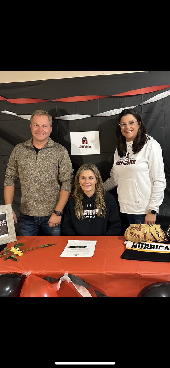 kinsleyproepper's tweet photo. It’s official! I can’t wait for the next 4. All Glory to God. Go Warriors!❤️🖤 https://t.co/j2pryPfmIz