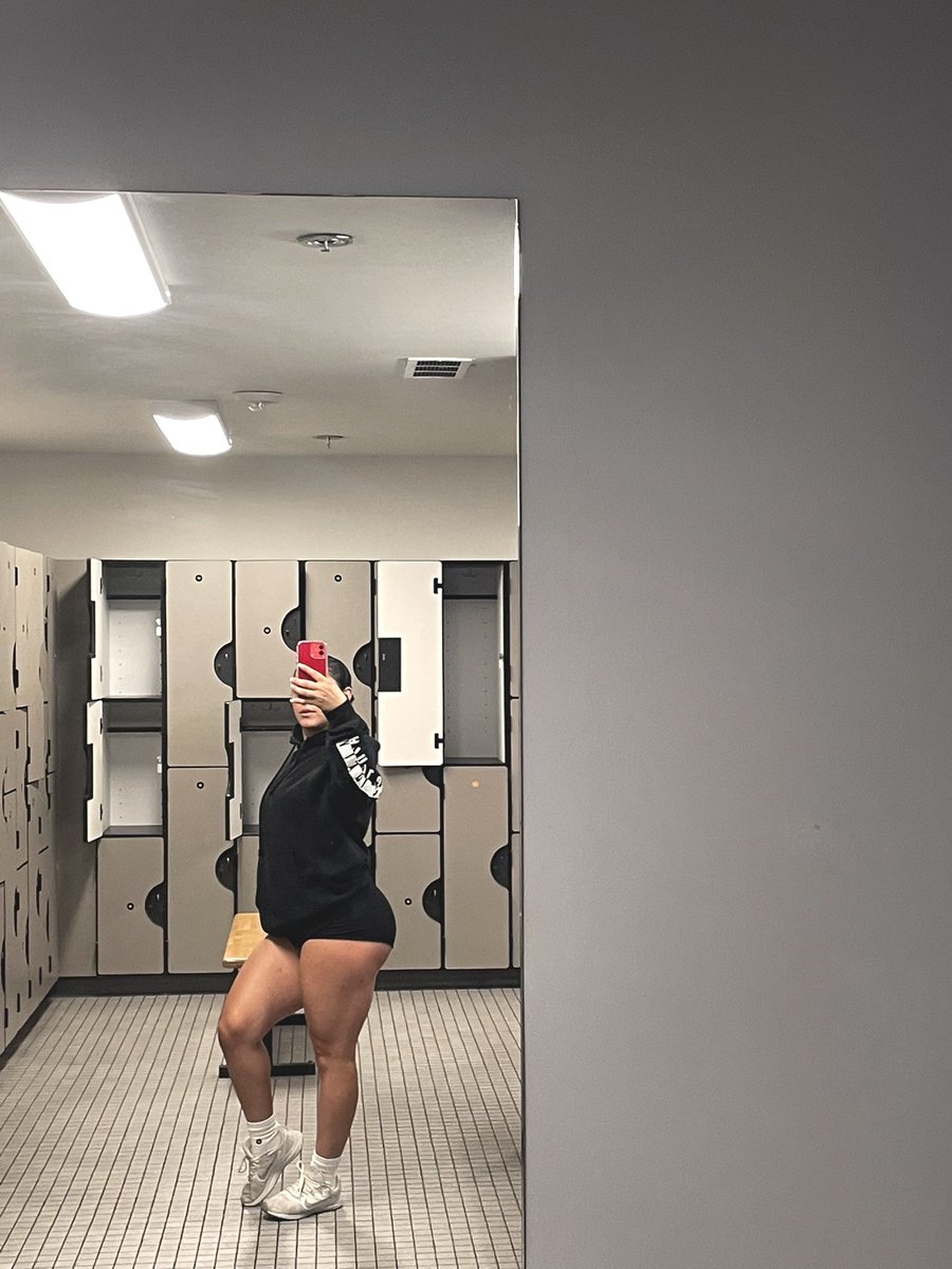 sleepyfknV's tweet photo. gotta call in thicccc to work tomorrow 🤕🤧 https://t.co/SjhgOmSRBc