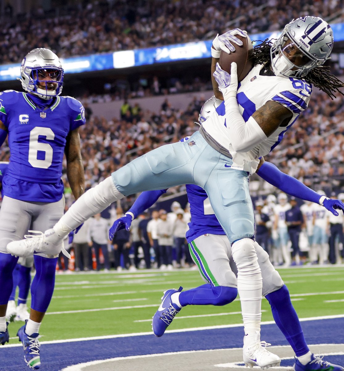 COWBOYS HOLD OFF THE SEAHAWKS, 41-35 ⭐️

Dak: 29-41, 323 total YDs, 3 TD
CeeDee: 12 rec, 116 YDs, 1 TD