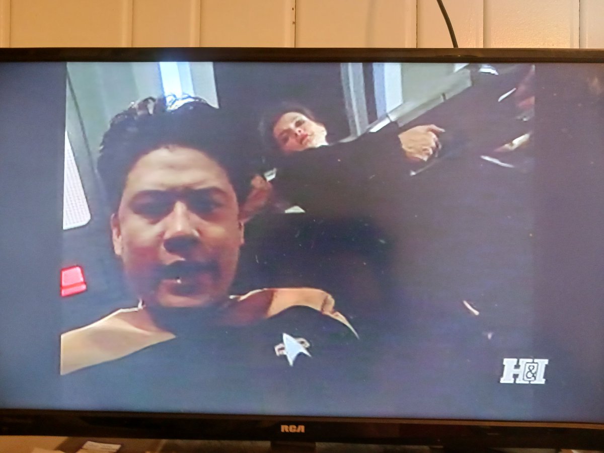 pjc4774's tweet photo. One thing I particularly like in this episode is the different than usual camera angles, really adds to the atmosphere of it!
#AllStarTrek #DistantOrigin https://t.co/feJzpTyZuE