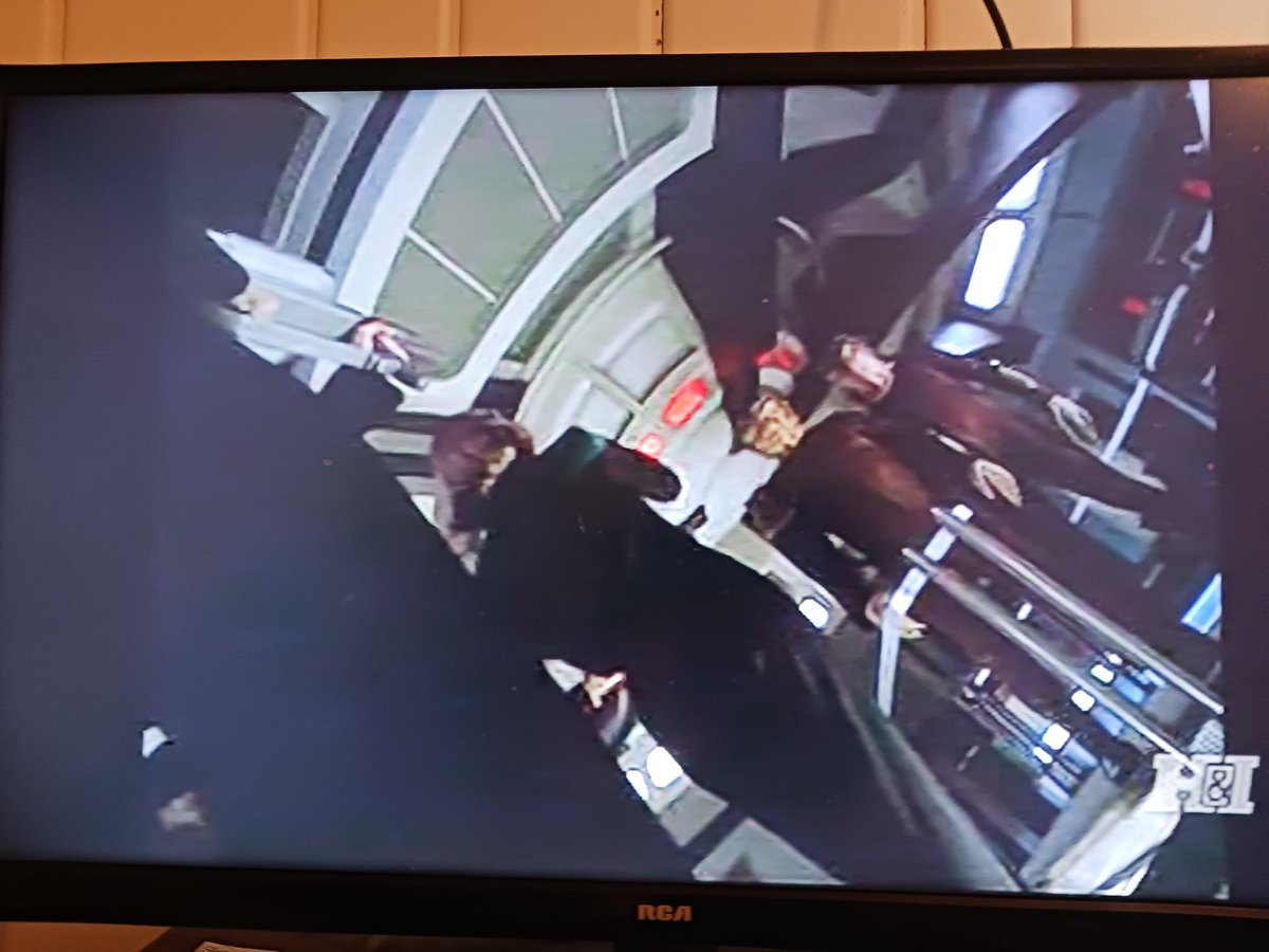 pjc4774's tweet photo. One thing I particularly like in this episode is the different than usual camera angles, really adds to the atmosphere of it!
#AllStarTrek #DistantOrigin https://t.co/feJzpTyZuE