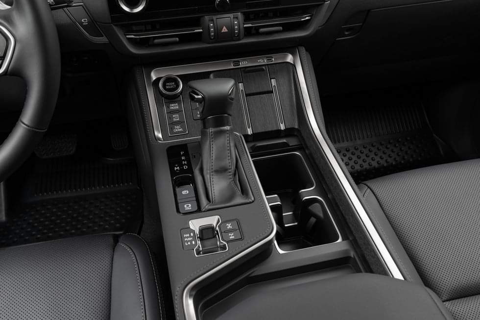 Lexus GX 2024 có thể sẽ sớm được đưa về Việt Nam vào đầu năm sau. Thế hệ mới được thay đổi hoàn toàn về ngoại hình, sử dụng động cơ V6 3.5 cho công suất 349HP và 650Nm, trang bị Lexus Safety Sense 3.0.

#lexus #lexusgx