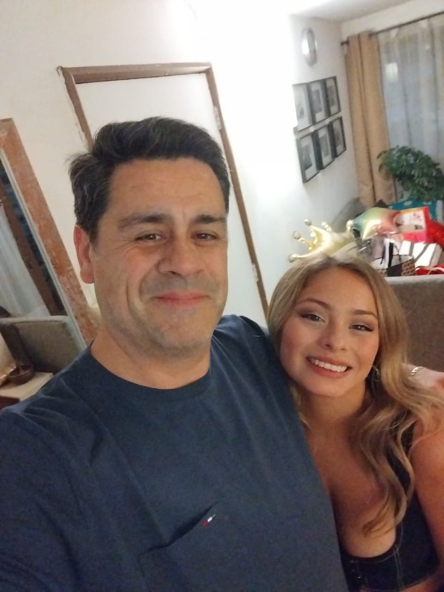 Moon_Lani_'s tweet photo. Amo al papá de Jorge es un gran padre y suegro  🥹🤍 Todos son tan HERMOSOS🛐
#GranConstanza 
#Jorleth 
#bigskar https://t.co/XggGZOpQMe