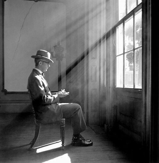 literlandweb1's tweet photo. "Quizá el tiempo se mida en palabras. En las palabras que se dicen. Y en las que no se dicen".
"La voz dormida", Dulce Chacón
📷Rodney Smith https://t.co/36ElDSoh90