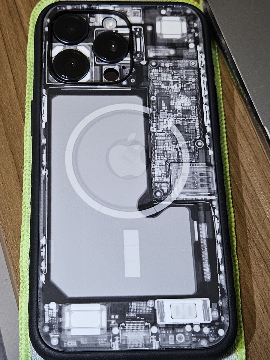torchaj's tweet photo. Woohoo 🤩🤩
Early Christmas gift thanks to @dbrand and @ZacksJerryRig 
This looks so good 🥳 https://t.co/i59bYeXEbM