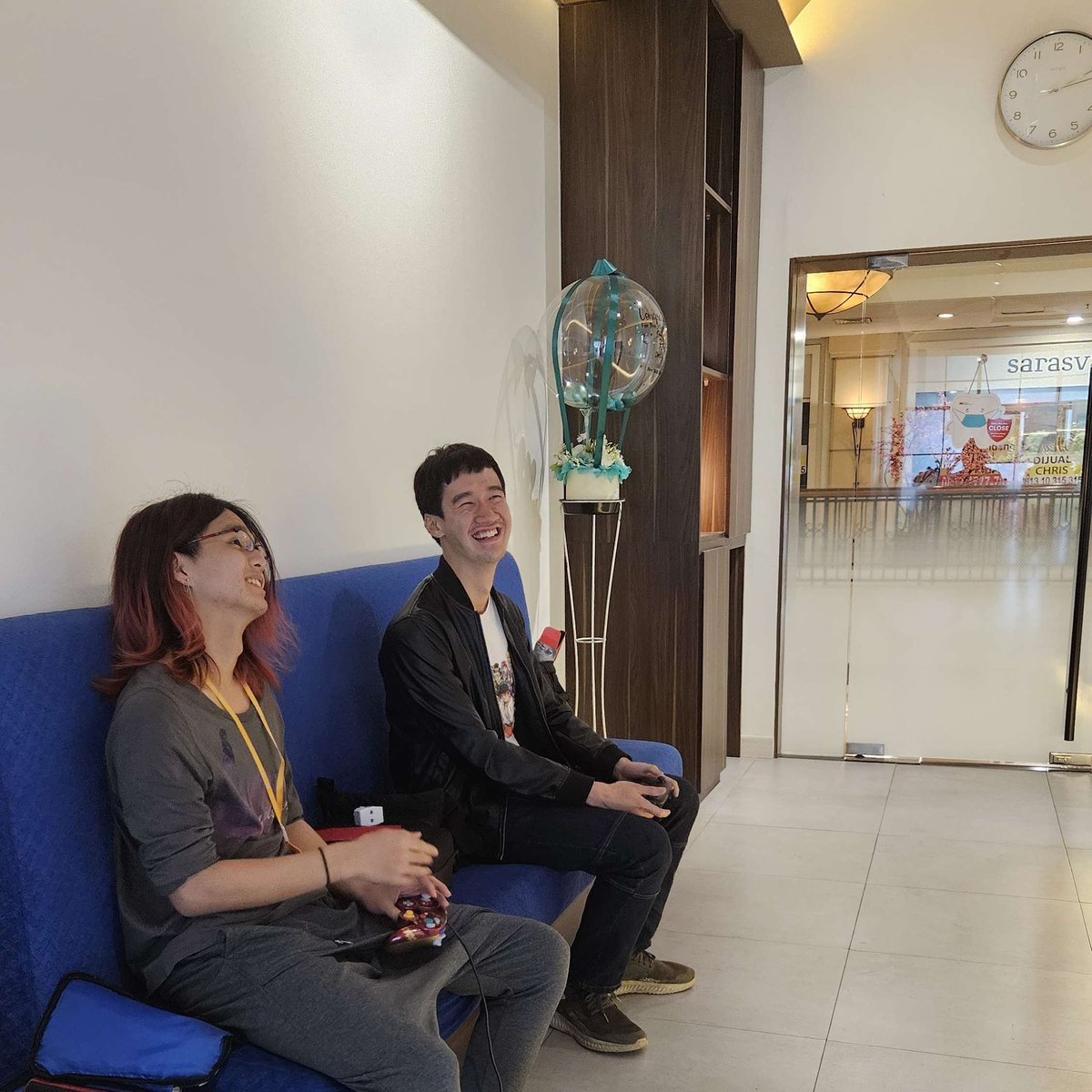 Thank you so much <a href="/King_F_Crimson/">KFC</a> (from new Zealand) for coming to <a href="/heydentalstudio/">Hey Dental Studio</a> !!!
It seems like the treatment was really good 😇