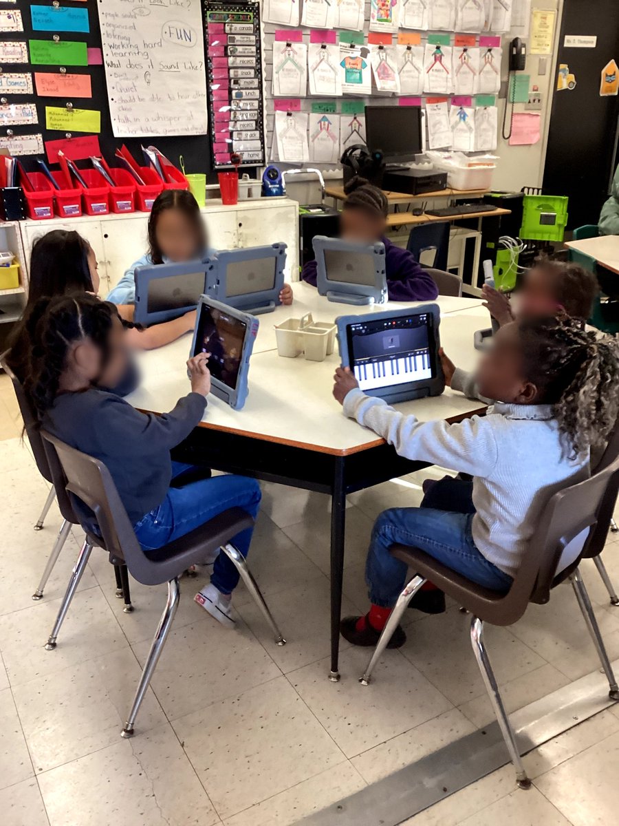 Ss began recording their podcast intro and outro using Garage Band! This year, Ss will be using podcasting to explore identity, community, and storytelling. Thx to the Apple Canada team for our continued partnership and learning!