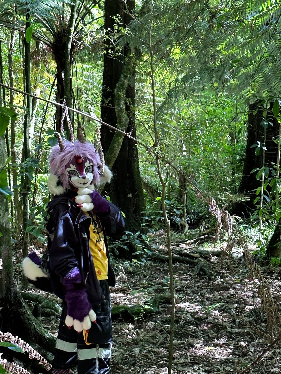 Neorahhhhh's tweet photo. 汉密尔顿黑恶势力森林团建
#FursuitFriday https://t.co/oHorrtjAlp