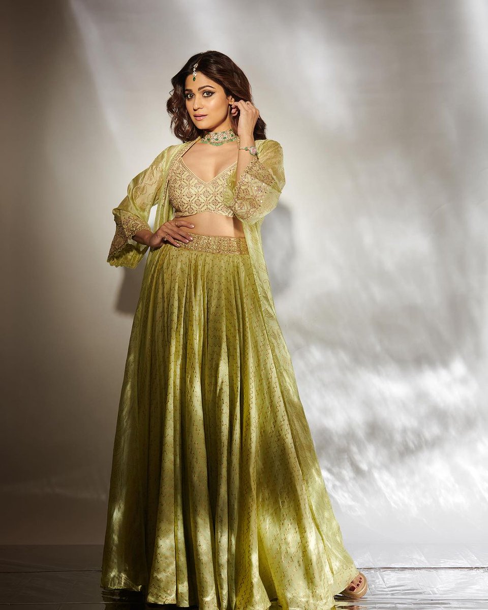 actresswoods's tweet photo. #ShamitaShetty 💚✨ https://t.co/2EkI8Z7ohC