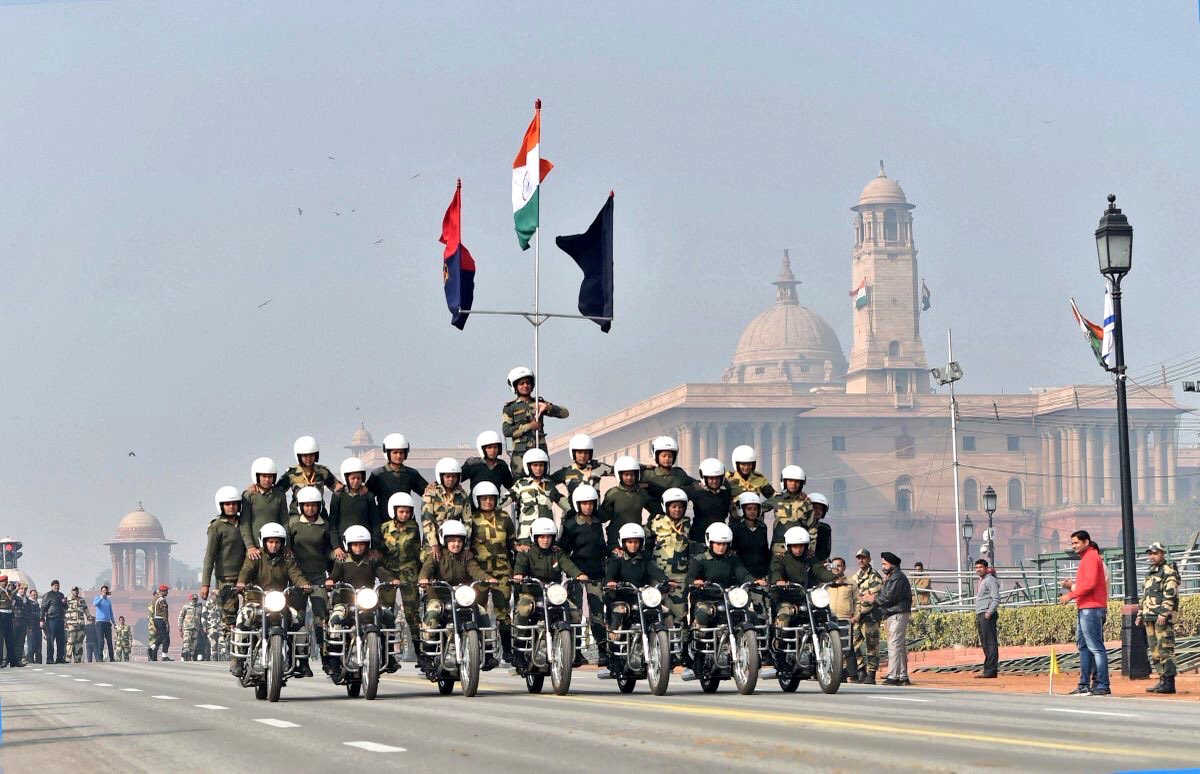 ombirlakota's tweet photo. राष्ट्र सर्वोपरि की भावना से देश की सीमाओं की सुरक्षा में सदैव समर्पित सीमा सुरक्षा बल के वीर अधिकारियों और जवानों को @BSF_India के स्थापना दिव�� पर हार्दिक शुभकामनाएं। First line of defence के रूप में आपका अदम्य शौर्य व पराक्रम वंदनीय है। https://t.co/CEFwarIdex