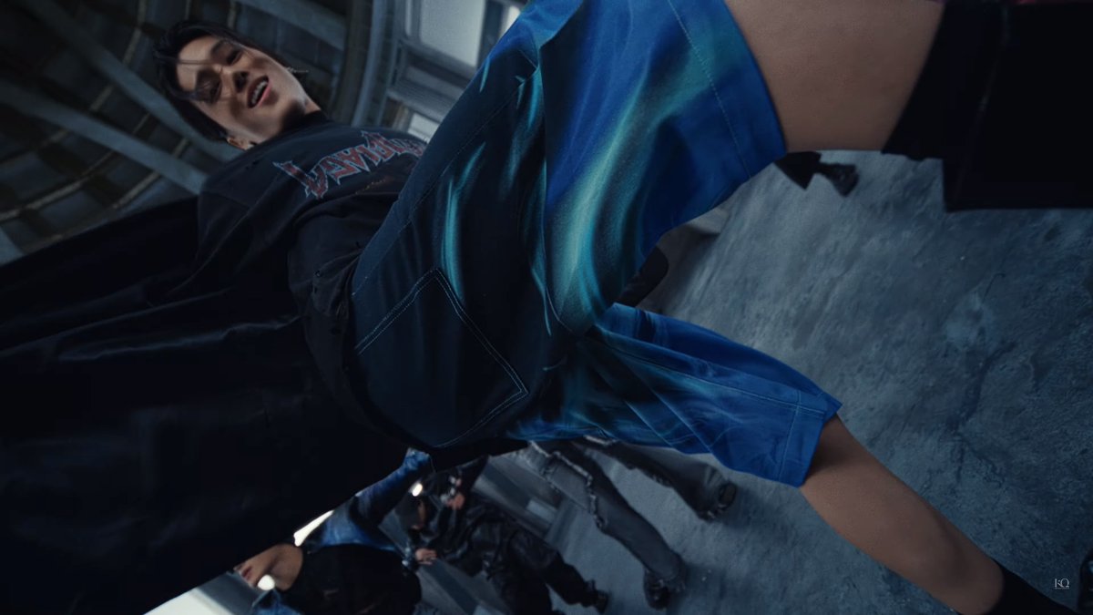 I gyat something in my eye... Thanks for twerking in my face 🍑