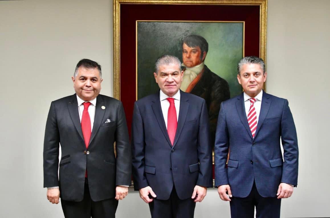 Eduardo Olmos Castro (@eduardoolmosc) on Twitter photo Gracias, Gobernador <a href="/mrikelme/">Miguel Riquelme</a> por su trabajo dedicado a las y los coahuilenses, estoy convencido que la historia le recordará como un gran líder, un destacado gobernante y un extraordinario ser humano. (3/3) Gracias, Gobernador <a href="/mrikelme/">Miguel Riquelme</a> por su trabajo dedicado a las y los coahuilenses, estoy convencido que la historia le recordará como un gran líder, un destacado gobernante y un extraordinario ser humano. (3/3)