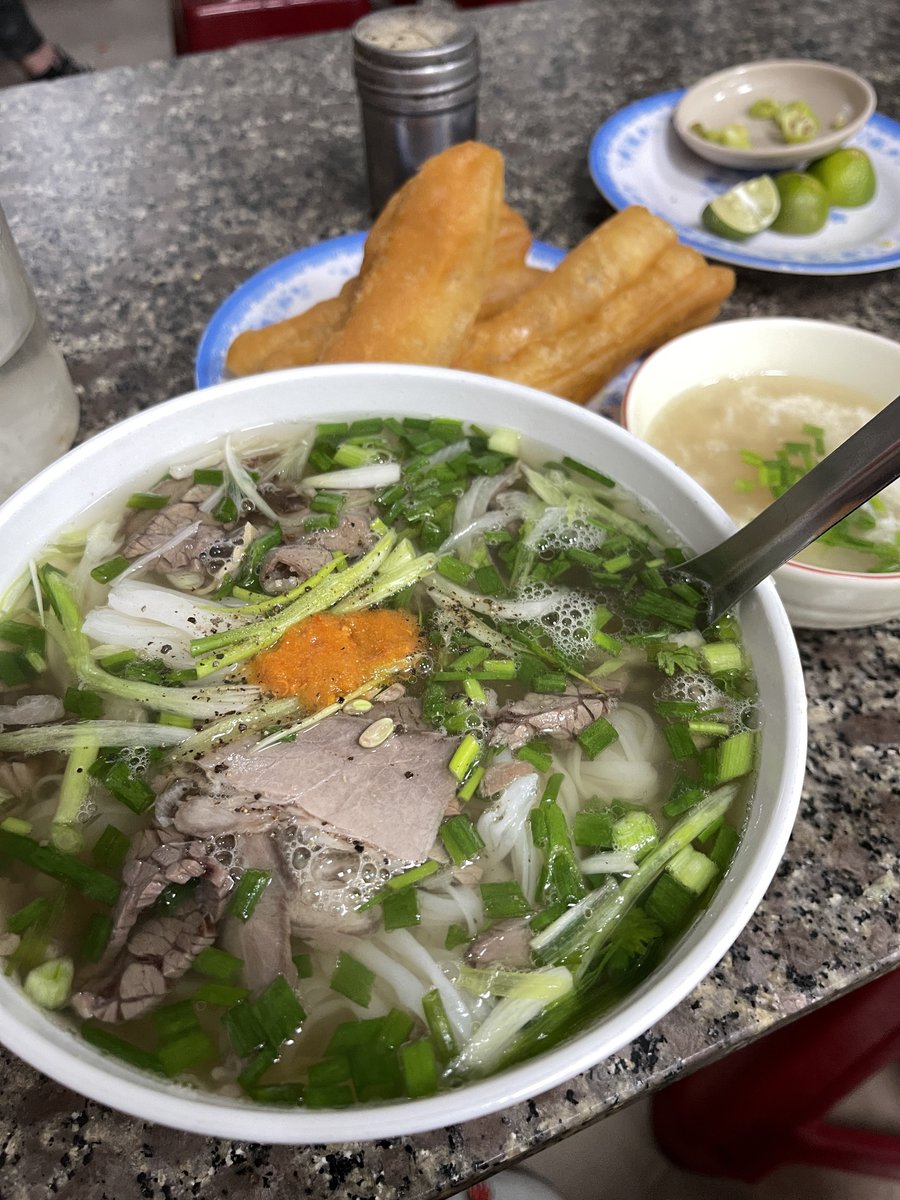 builamphuc's tweet photo. Ăn trưa cả nhà ơi :))) phở bò một quẩy một trứng ngon nhức nách :)))
#foodvn #food https://t.co/Tft6Kcsqbv