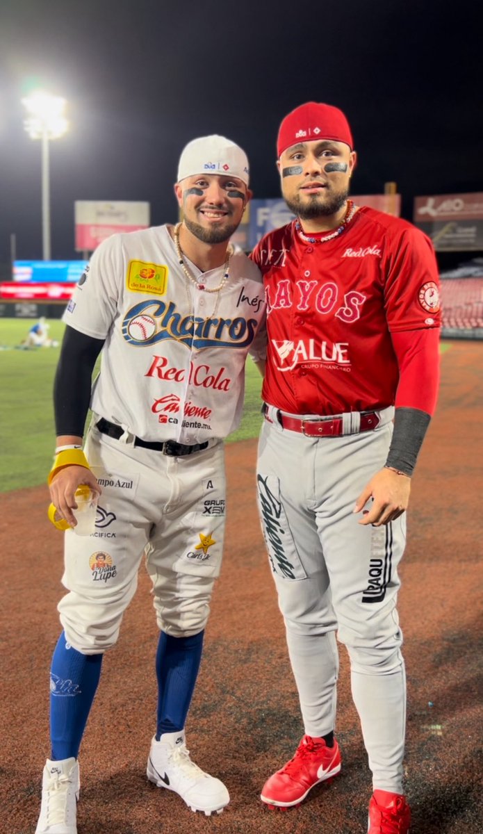 Kittyzk_ve's tweet photo. Que padre crecer y seguir jugando con tu hermano ♥️⚾️ @charrosbeisbol https://t.co/UsoLIeiHGc