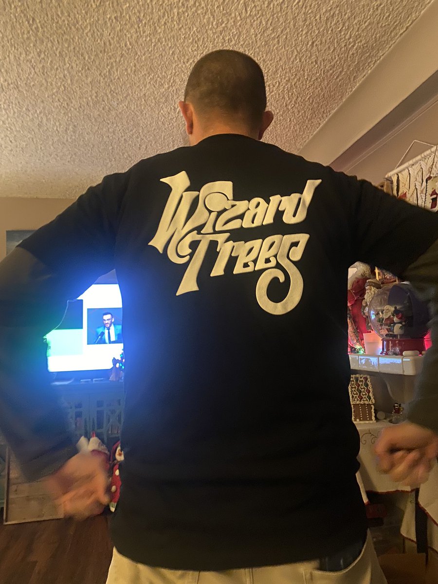 gummiesocks's tweet image. when you find brand new #wizardtrees shirt at the thrift, you become an insta-canna-super hero @thegascompany