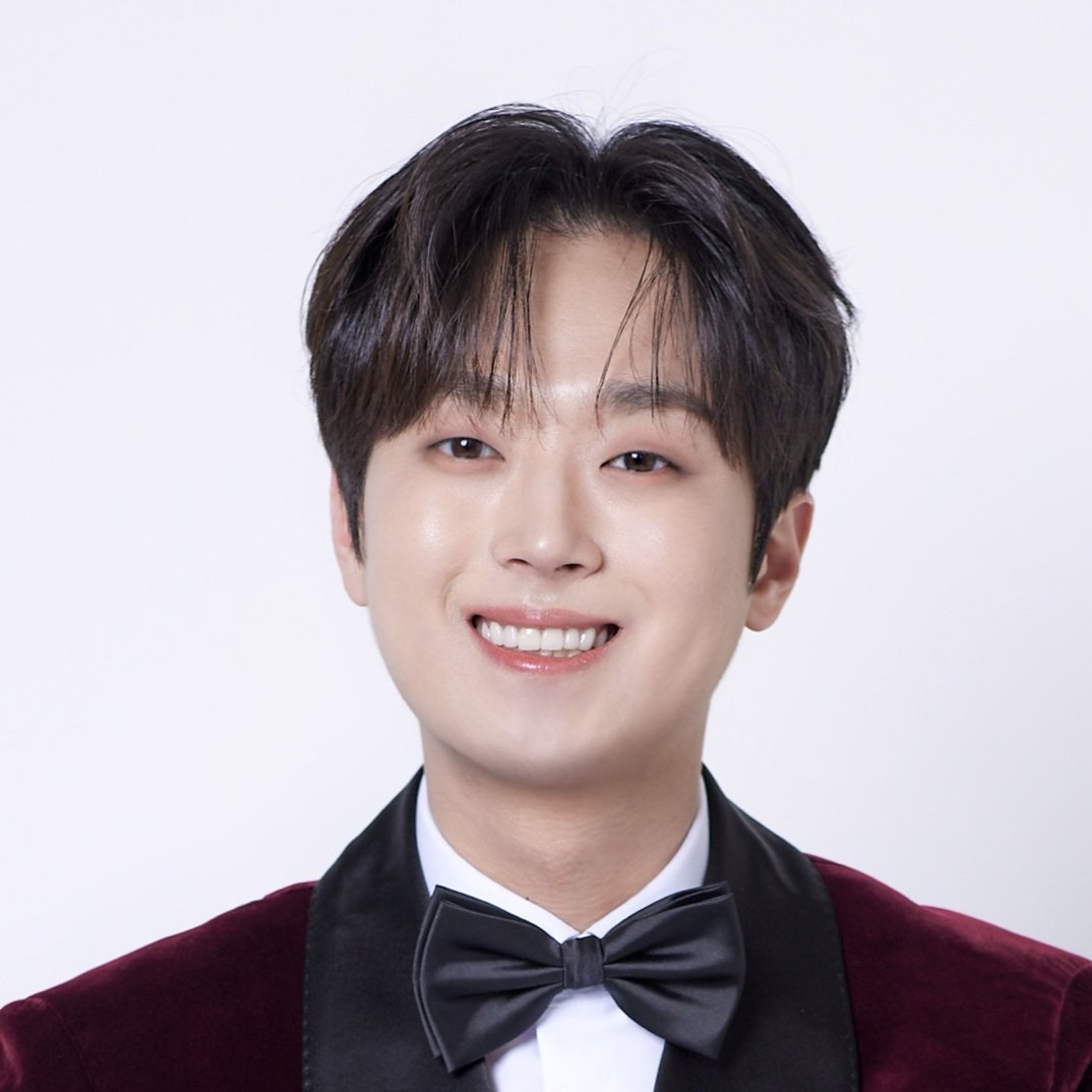 trot_flower_boy's tweet photo. 새로운 ㄱㅋ 프사 고화질 갹 https://t.co/g28KHwsLGE