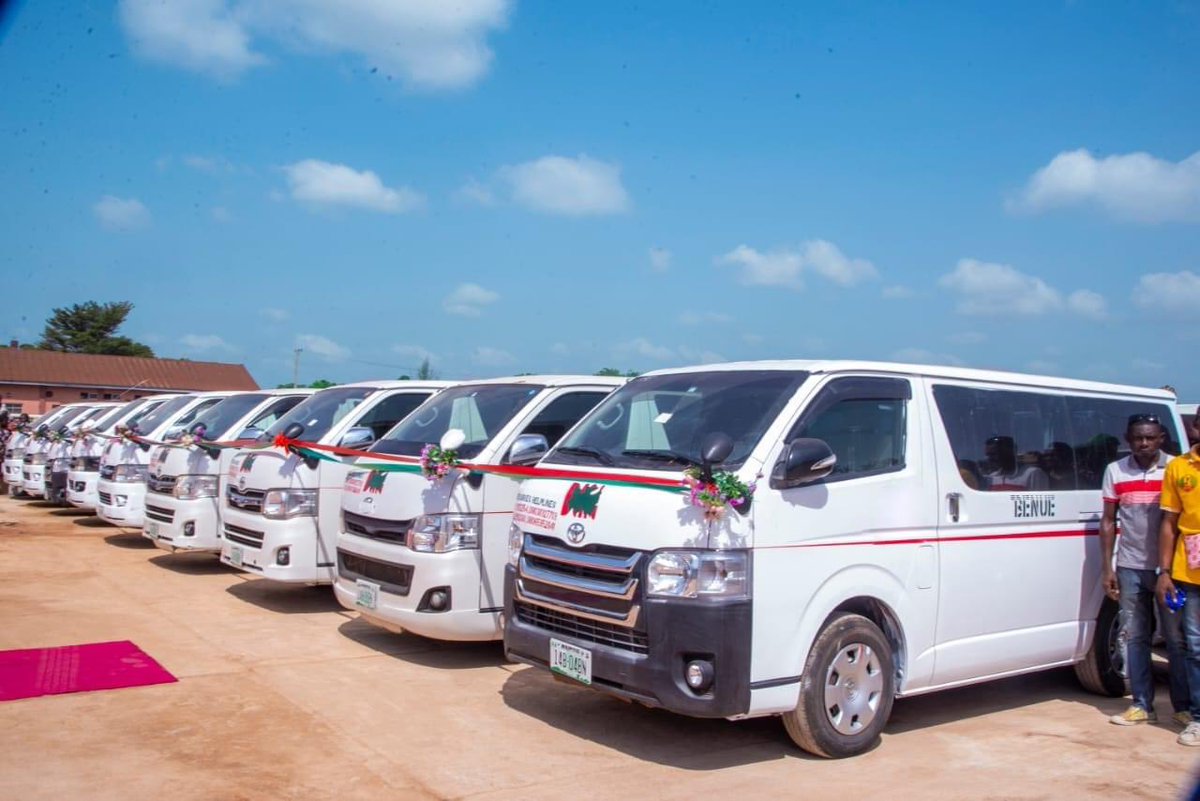 benuestategovt's tweet photo. Benue State Governor, Rev. Fr. Hyacinth Alia, on Thursday, handed over 100 Hiace buses to Benue Links Transport Company, the state owned transport company, to ease the challenge of transportation amongst travellers in the state occasioned by the removal of fuel subsidy https://t.co/VnOWDU2qdI