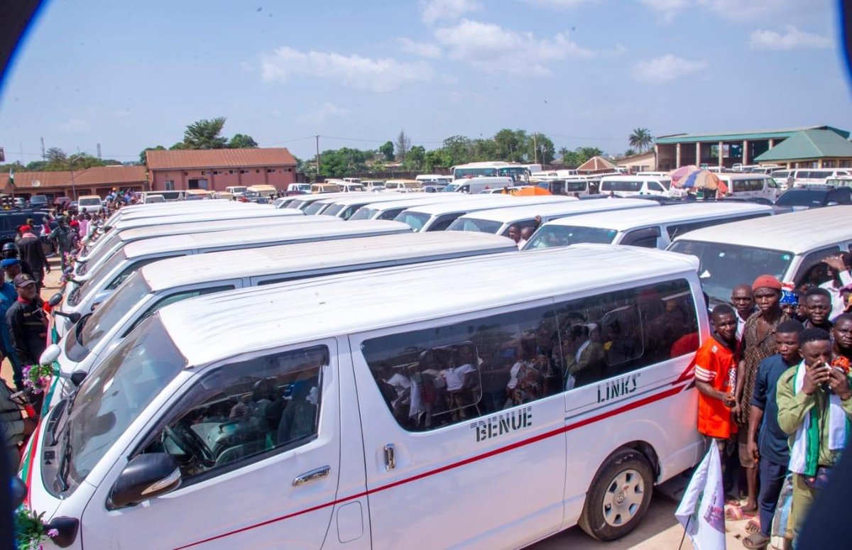 benuestategovt's tweet photo. Benue State Governor, Rev. Fr. Hyacinth Alia, on Thursday, handed over 100 Hiace buses to Benue Links Transport Company, the state owned transport company, to ease the challenge of transportation amongst travellers in the state occasioned by the removal of fuel subsidy https://t.co/VnOWDU2qdI