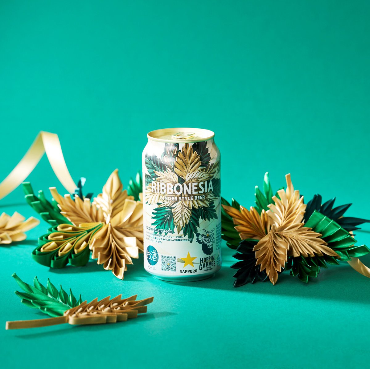 SapporoBeer's tweet photo. #ホッピンガレージ #RIBBONESIA 12/1発売
ジンジャーとネルソンソーヴィンホップ(※一部使用)が織りなす大自然の躍動感あふれるビール🥂
RIBBONESIAの新作リボンアートのパッケージと共に楽しむ、ホリデーシーズンにぴったりの一作✨
▶https://t.co/1JNj23vnsk
#サッポロビール https://t.co/b1txkzC5y6