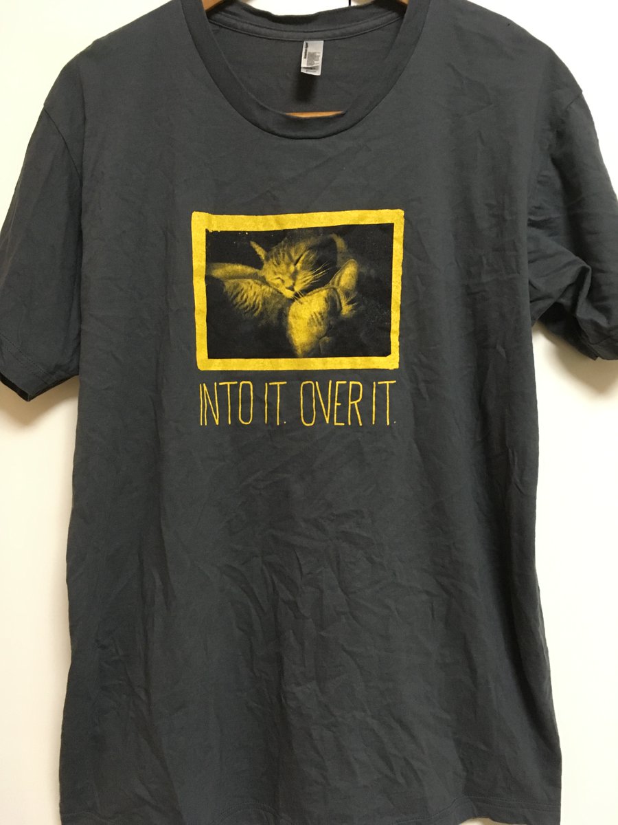 Top_40_Age's tweet photo. #464 INTO IT. OVER IT.
海外通販で購入したTシャツ。
#マーチャンダイズ記録シリーズ #IntoItOverIt #IIOI #PetSymmetry #TheirTheyreThere #猫 https://t.co/r4Z92QYTBP