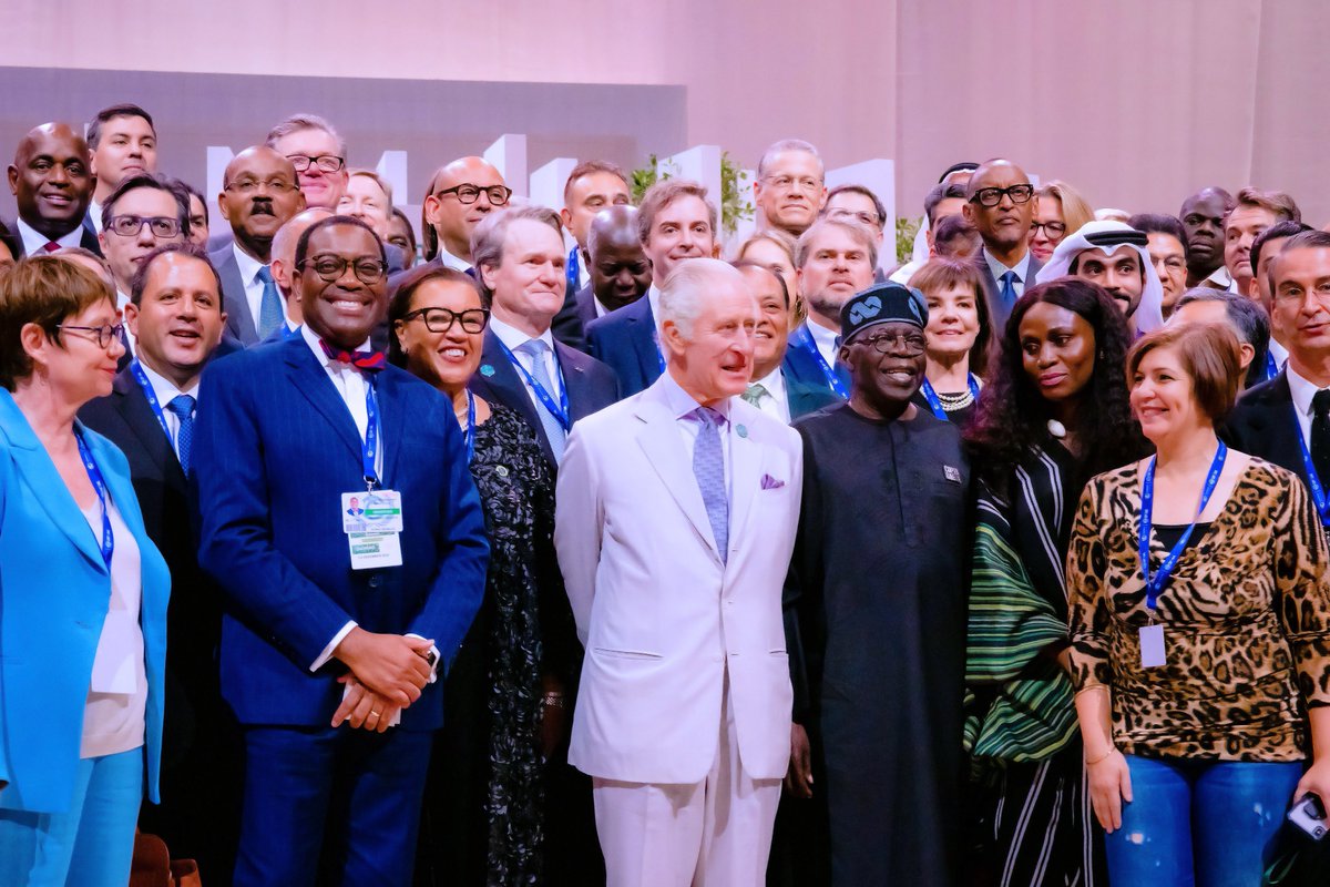 tolanialli's tweet photo. Before &amp; After

As a photographer, you must always aim for a clean shot, sometimes you have to take control, have courage  and speak up because at the end of the day you don’t want to get home and have a photograph you can’t use for everyone.  #COP28 https://t.co/vlyufYbM4f