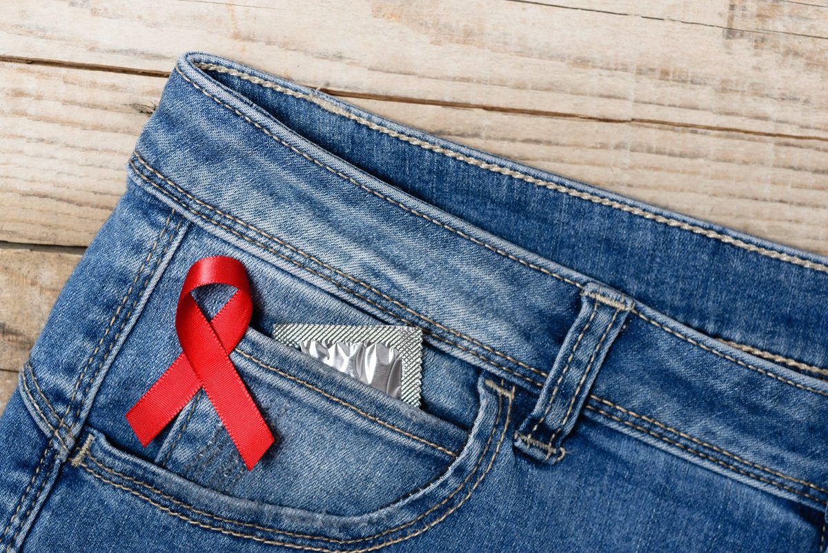 roigtur's tweet photo. 🩸1/12 #DíaInternacionaldelaluchacontraelSIDA contra una enfermedad q estigmatiza "El sida no discrimina, no discriminemos nosotros a quienes lo padecen"

🩸“La única vacuna q nos protege es la prevención

#HazteLaPrueba  #TerminemosConVIH #DiaMundialSida

https://t.co/7L2537R7gF https://t.co/gM30R61wvK