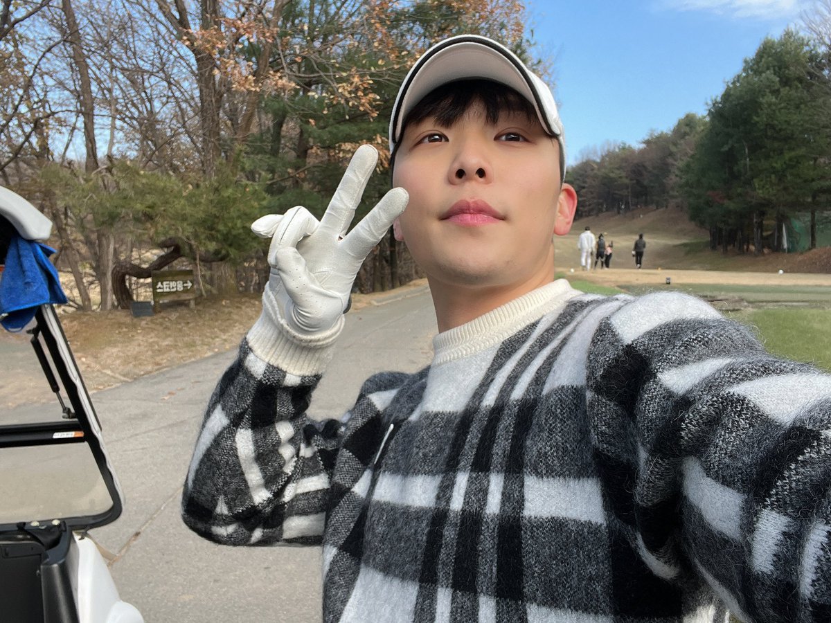 AlphaBAT_JIN's tweet photo. 🏌🏻 https://t.co/ixwz5t6K2C