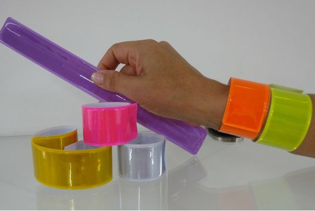 bueno como toda la temática de emilia es de los 2000s yo propongo que los friendship bracelets del mp3 tour sean ESTAS