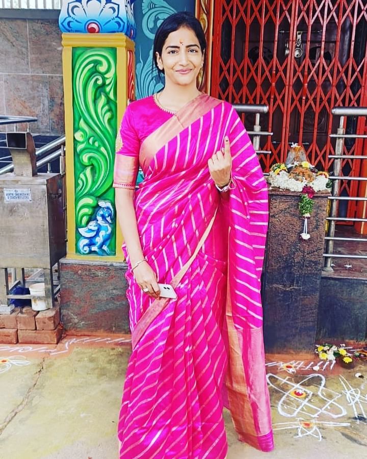 "My Vote" is my power to choose the right leader who can bring in development to our state.
.
.
#MallaReddy #TelanganaElection2023 #TelanganaAssemblyElection2023 #TelanganaElection2023 #BRSParty #BRS #KCROnceAgian #PoliticsLive #PoliticalNews #politics #VOTE