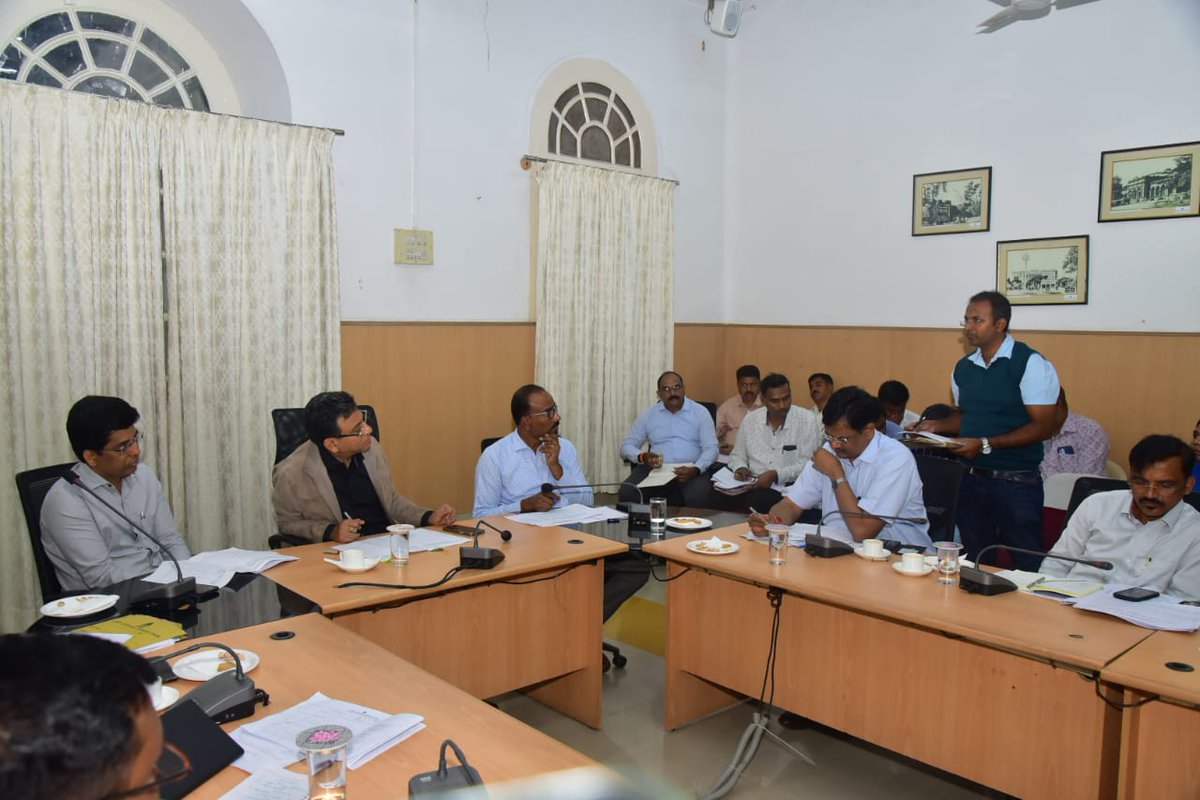 Sudarshn_chakra's tweet image. ಬಿಬಿಎಂಪಿ ವ್ಯಾಪ್ತಿಯಲ್ಲಿ ಬೃಹತ್ ಮಳೆನೀರುಗಾಲುವೆ &amp;amp; ಕೆರೆಗಳ ಒತ್ತುವರಿ ತೆರವು ಕಾರ್ಯಾಚರಣೆಗೆ ಸಂಬಂಧಿಸಿದಂತೆ ಪ್ರಗತಿ ಪರಿಶೀಲನಾ ಸಭೆ @BBMPCOMM ಶ್ರೀ ತುಷಾರ್ ಗಿರಿ ನಾಥ್ ಅಧ್ಯಕ್ಷತೆಯಲ್ಲಿ ಇಂದು ನಡೆಯಿತು.

ಬೆಂಗಳೂರು ನಗರ ಜಿಲ್ಲಾಧಿಕಾರಿ ಕೆ ಎ ದಯಾನಂದ, @BBMPSWMSplComm ಡಾ ಕೆ ಹರೀಶ್ ಕುಮಾರ್ ಭಾಗವಹಿಸಿದ್ದರು. #BBMPCares