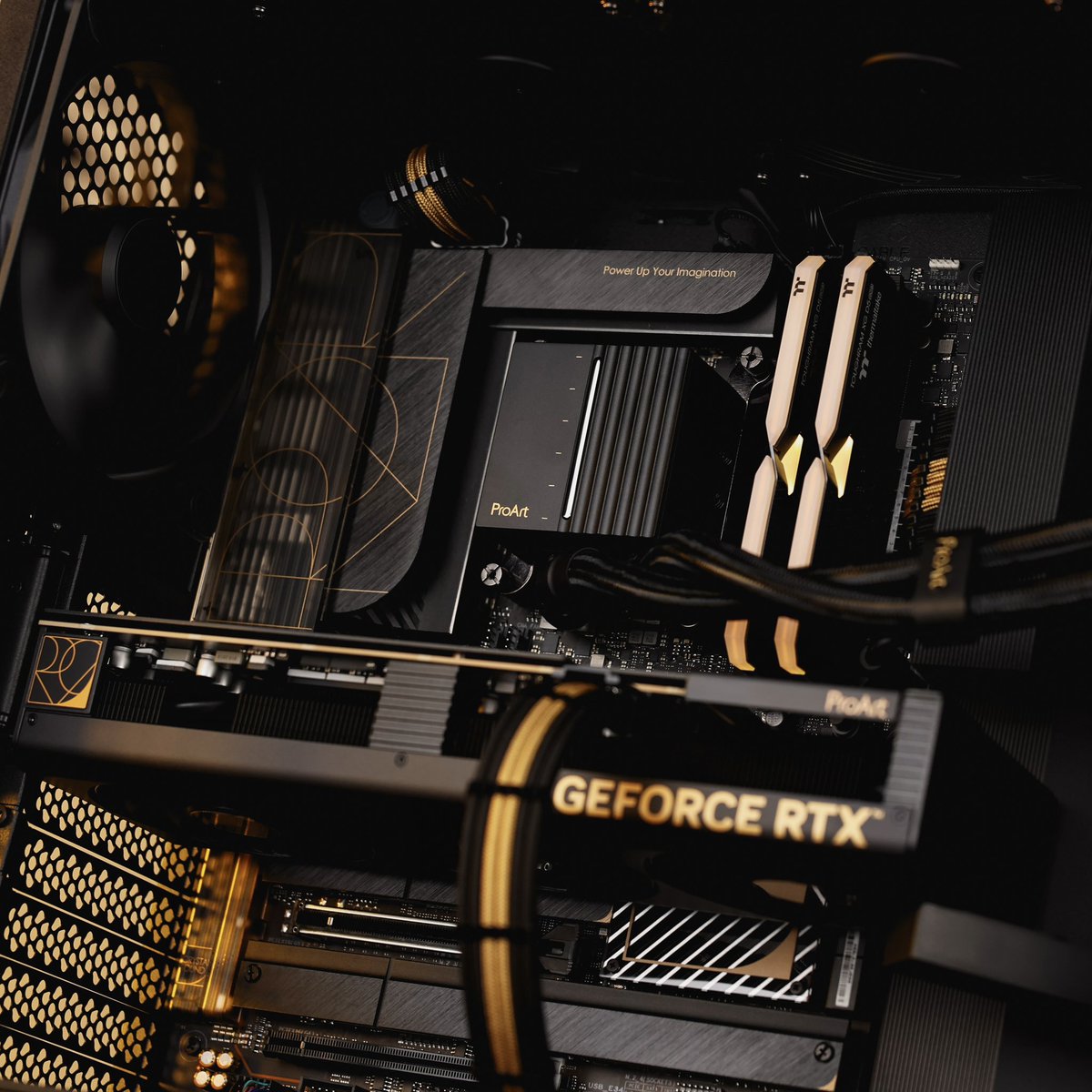 mchu05's tweet image. ProArt takeover! 

#proart #asus #cablemod #pc #creator #soon