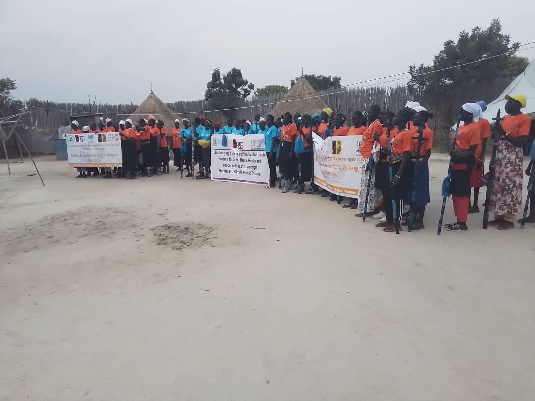 HopeRestoratio3's tweet photo. Trumpets were blown as #GBV key Messages were displayed such as
✅ "Silence allows violence”,
✅ “It's Never her fault”,
✅“We are stronger together.
during commemoration of #16DaysOfActivismAgainstGenderBasedViolence in #Mayendit-County Unity state, with @UNHCRSouthSudan https://t.co/qOqp66wDYB