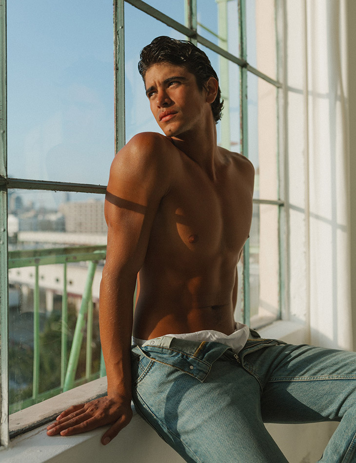 mmscene's tweet photo. Model #SergioPerdomo and photographer #JonWong team up for our #MMSCENE PORTRAITS exclusive story: https://t.co/v5eKYwoSx3 https://t.co/ZgQAIHe69E