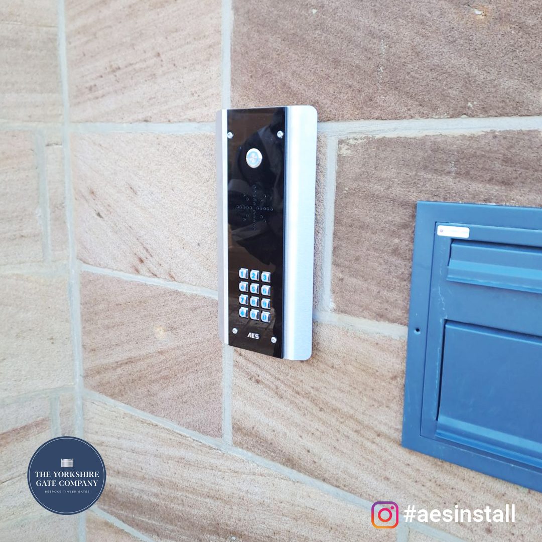 Check out this striking entrance from The Yorkshire Gate Company. Implementing a Prime7 4G Cellular intercom that allows property owners to speak to visitors and control their gates even if they aren’t home!
#gateautomation #telephoneentrysystem #drivewaygates #gates