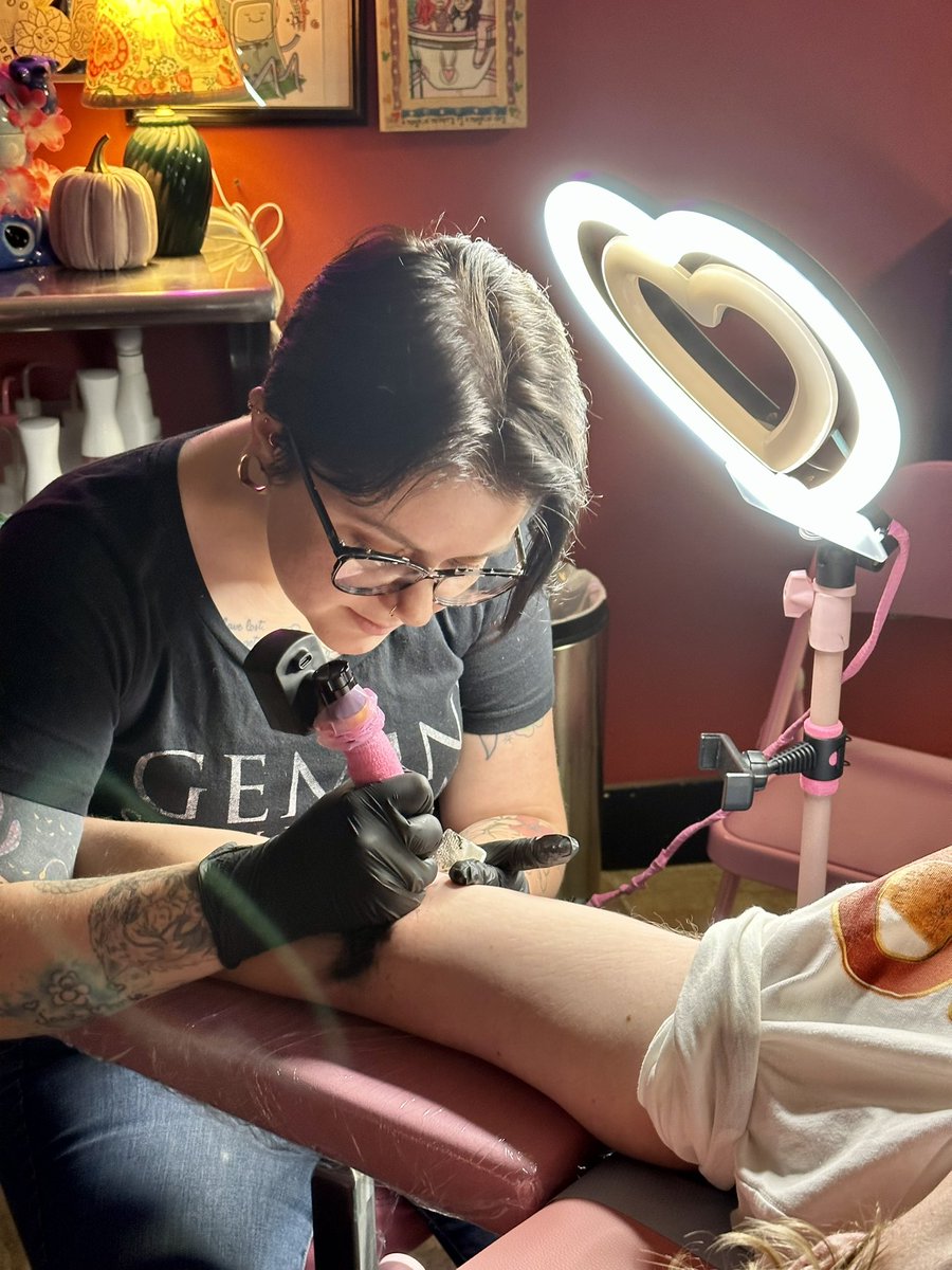 t4wnya's tweet photo. How it started vs how it’s going

I had 0 idea that at 16, getting my first tattoo, that tattoos would become such a huge part of my life. I’m so lucky to have my literal dream job. https://t.co/Q4Yms6Utkn