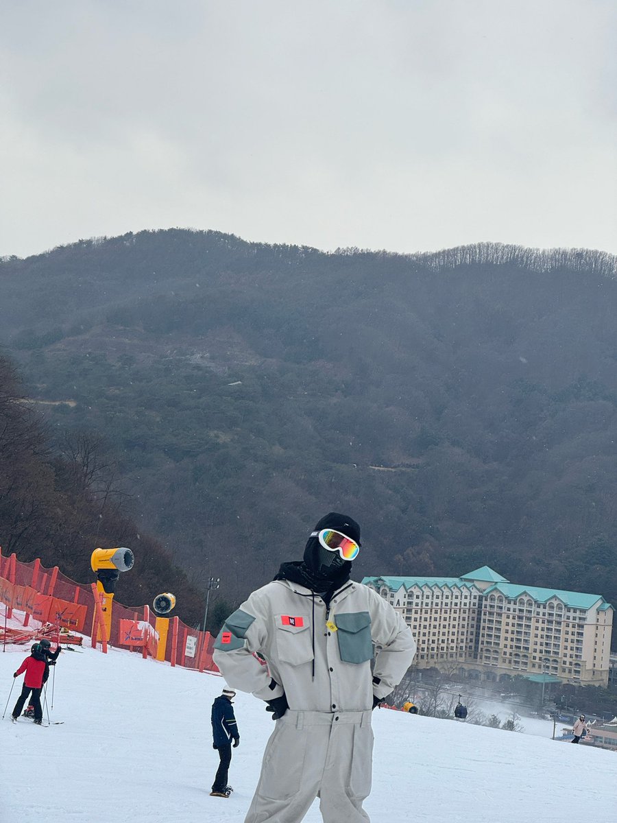 tpstarchive's tweet photo. 231201 🦊🫧 12:13PM KST

- when is the snow going to pile up?
- i can’t wait to dance
- don’t worry i’m not gaining weight~
- 📽️
- 📷 https://t.co/yJ6ZWEK4L8
