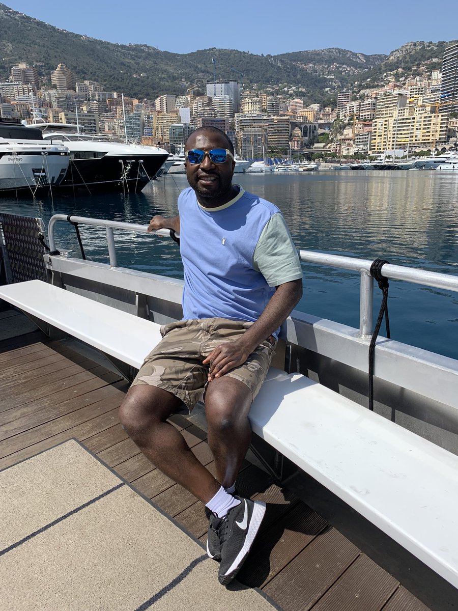 taadelodun's tweet image. If you don&apos;t read anything as a young person, please read 50 Cent&apos;s chapter on fearlessness in his book &quot;Hustle Harder, Hustle Smarter&quot;.

Fear can ruin your life. In a continent where opportunities are scarce, fear drastically reduces your chances even more. If you don&apos;t put…