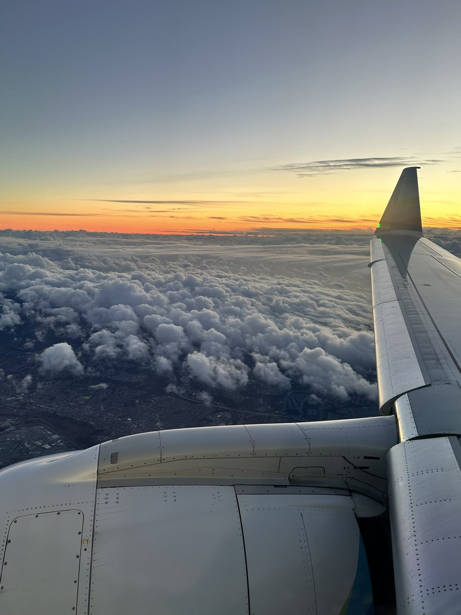 janerib's tweet photo. @AlaskaAir A beautiful approach into SFO tonight. Thanks for another smooth trip! https://t.co/TBhJMsB7mE