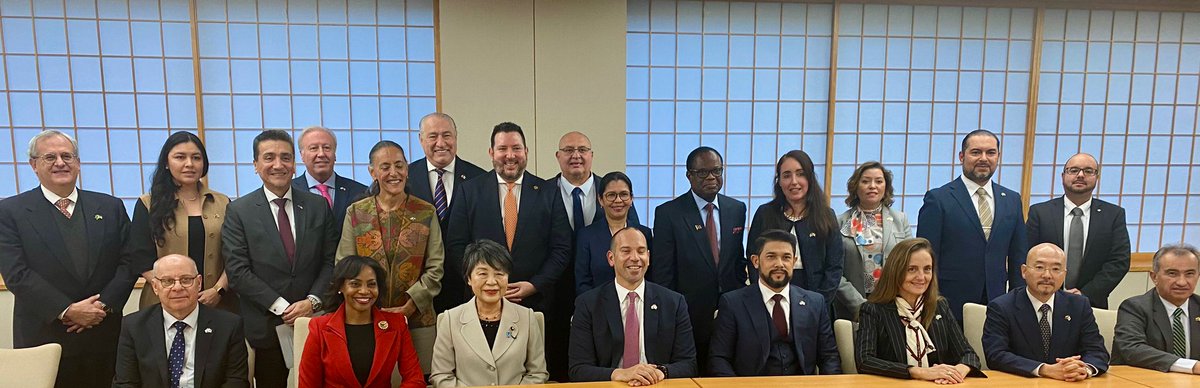 La Embajada de Honduras en Japón, participó, junto a los Jefes de Misión de los países de América Latina y el Caribe (GRULAC) acreditados en Japón, en una reunión de cortesía con la nueva Ministra de Asuntos Exteriores (MOFA) de Japón, Embajadora Yoko Kamikawa.
