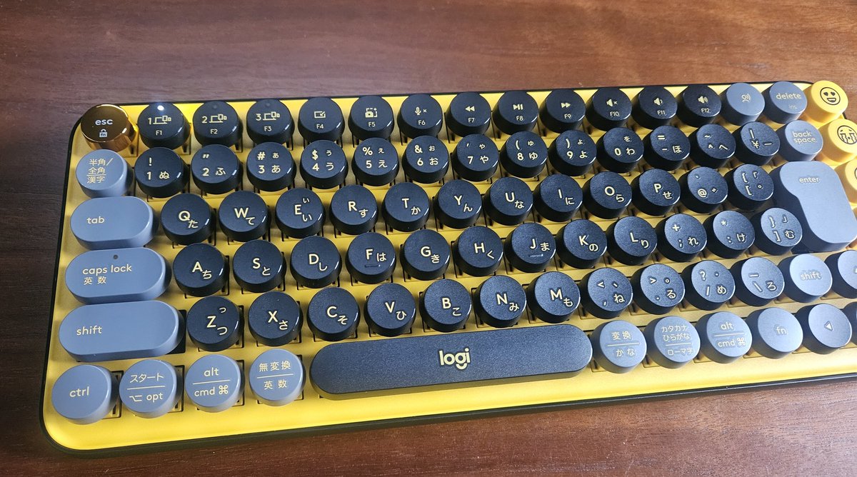 NH5Atle0F7vDzPe's tweet photo. 商品券が使いたくて何年ぶりかの実店舗で注文したキーボードが届いた
こういうのなんかイイね。取りに行く間もワクワク出来てめっちゃ良かったし届いたキーボードも気に入った…デザイン良すぎん?紙もオシャレですごい
使った感じは硬派ないつものLogicool。なんだこのギャップ
#Logicool #POPKEYS https://t.co/in83RyT5U1