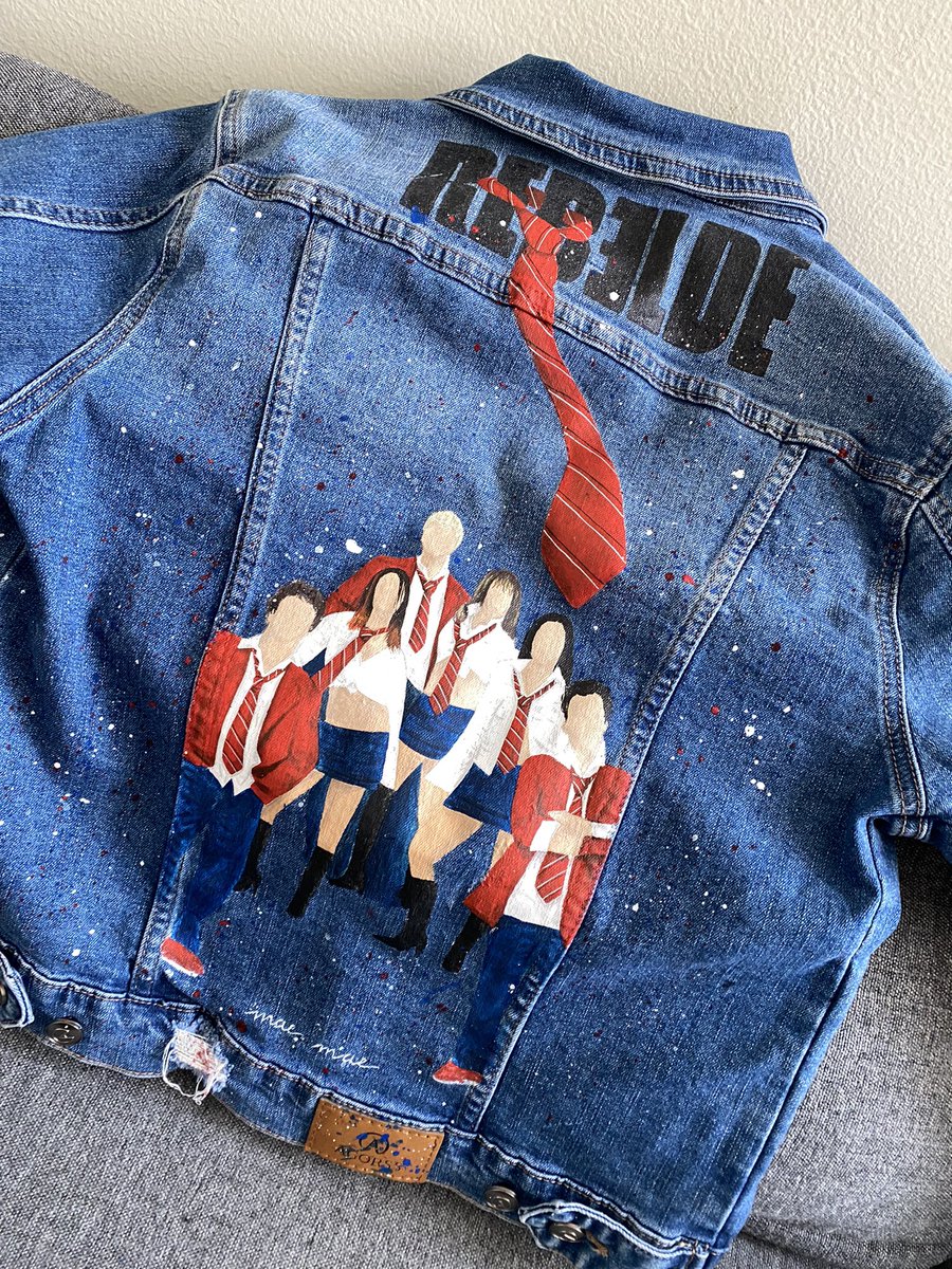 michellgs_22's tweet photo. @RBD_oficial Chamarra RBD pintada a mano lista para entrega mañana!! 🤩🤩🤩 https://t.co/csxb6XAALk