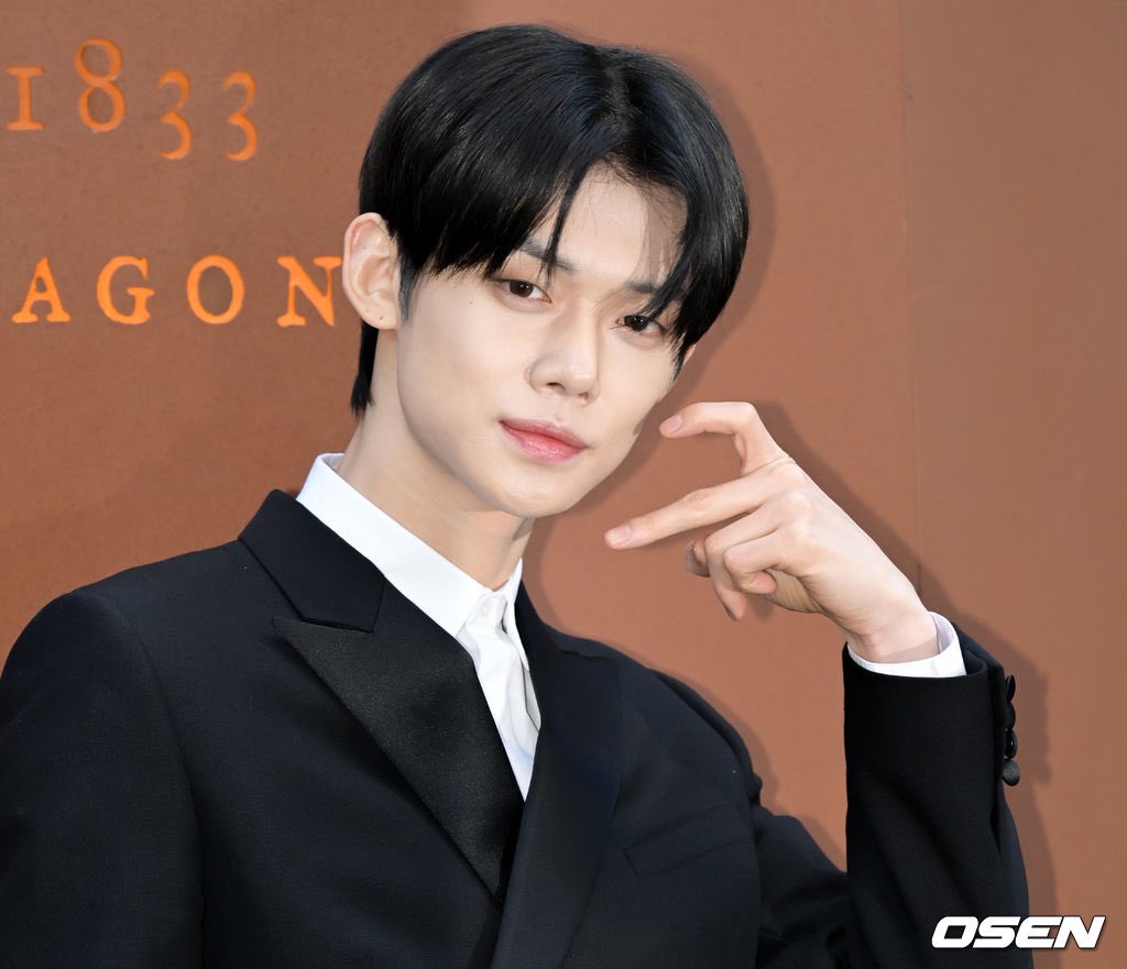 txt_sarangdan2's tweet photo. 231201 플래그십 매장 오픈 행사 #투모로우바이투게더 #연준 https://t.co/xUuH1IX3rf