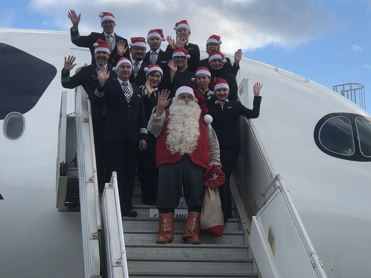 FinnairJapan's tweet photo. フィンランド から来たサンタクロースさんと
フィンエアーの乗務員たちです。✈️ https://t.co/RZhdhIRfvo