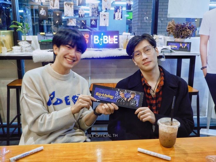 Доброе утро пятницы 🫧

Желаем вам хорошего и лёгкого дня. Хорошо проведите этот день перед заслуженными выходными🖤💙

Солнечного утра🌞

#GoodDayWithBibleBuild #BuildJakapan #BibleWichapas #beyourluve #bsumone #bubbles