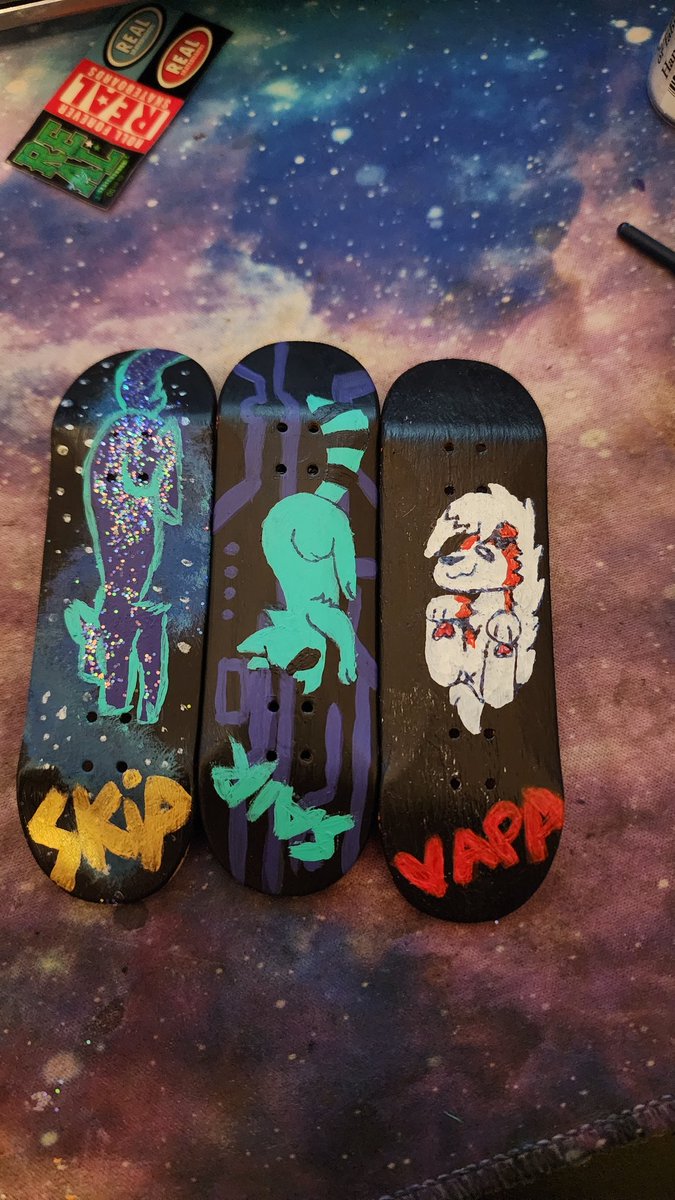 ElocinNakamoto's tweet photo. Would anyone be interested in a tech deck repaint commission??
It would be a more simplistic version of your soma on a tech deck like below!! Lemme know what yall think o:

#furryart #commsopen #fursale #furry #furryartist #furrycommission #commissionsopen https://t.co/TaQIt7BFhn