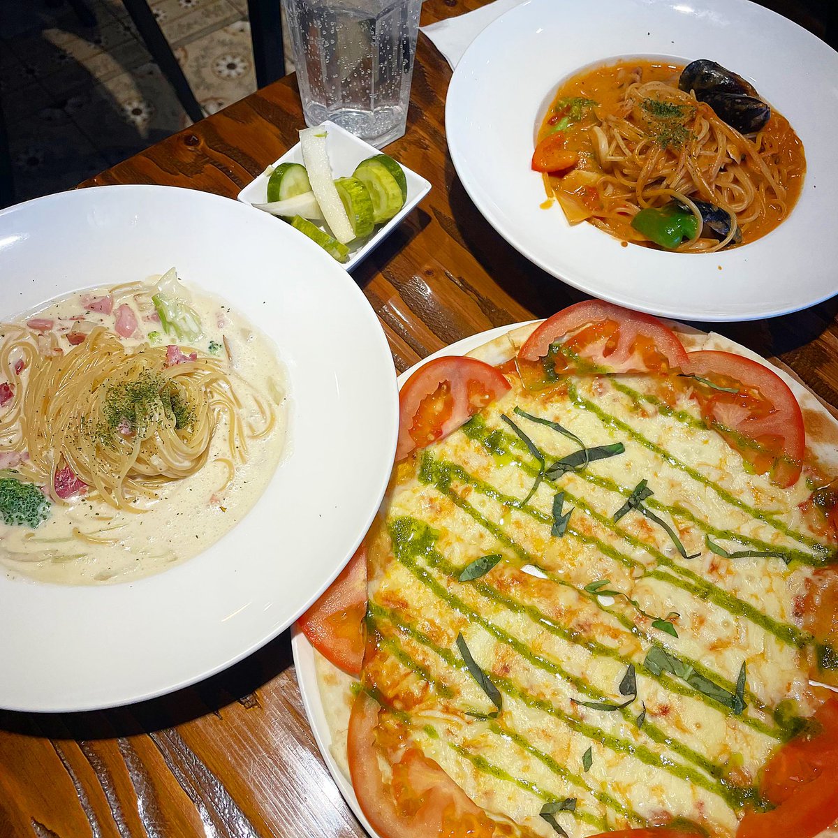 📍코벤트가든

대충 서치하고 간 집인데 맛있어서 놀랏음
다들 많이 시키는 조합으로 시켯는데 완전 추천
👍🏻 크림파스타는 꼬옥 맵게 해서 드시기!!

#NewFoodshot
#그거먹고_배가찬희
#지창민_도토리대신
#지창민_떡볶이말고_이건_어때