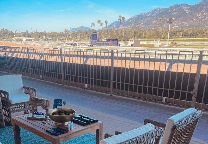 Carson Kressley Talks Ballard Designs At The Breeders Cup dlvr.it/SzYD5B