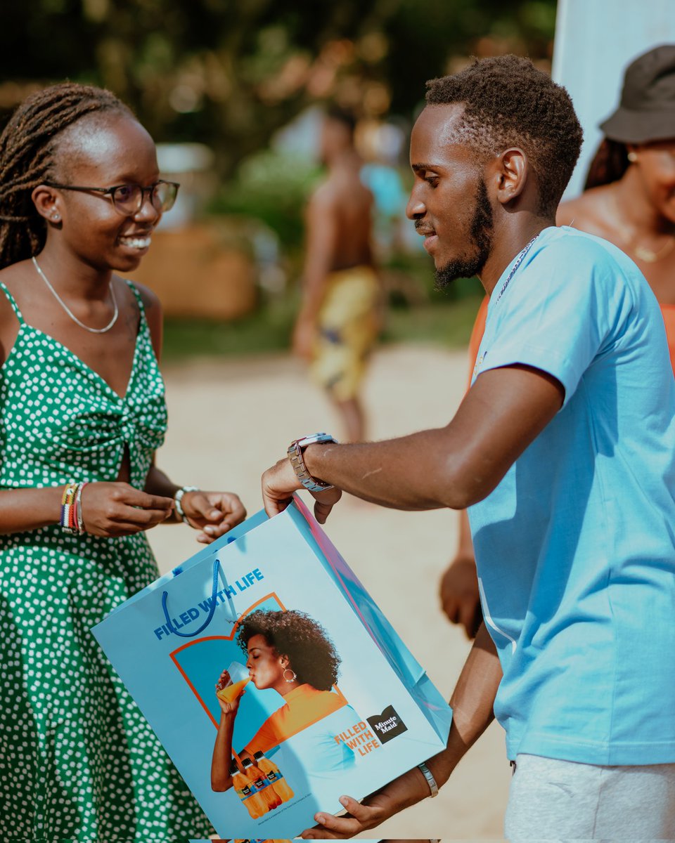 Joshuabasiima's tweet image. Impressed by @MinuteMaid's generosity at their beach party yesterday! Over 300 lucky guests enjoyed a VIP #FilledWithLife experience &amp;amp; left with amazing hampers, including branded juice glasses, bomber jackets &amp;amp; more. Kudos to Minute Maid for truly giving back to their customers!