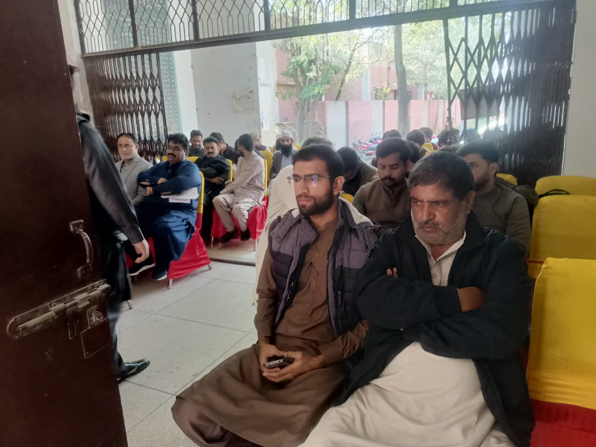 DCGRW's tweet image. AC Kamoke Khurram Mukhtar conducted monthly Revenue Awami Khidmat Kachehri at Tehsil office. Number of citizens visited and availed their required revenue services. 

#Gujranwala 
#Kamoke 
#RevenueReforms 
#BORPunjab 
#revenueopencourt

@MohsinnaqviC42
@CS_Punjab 
@BoardRevenue