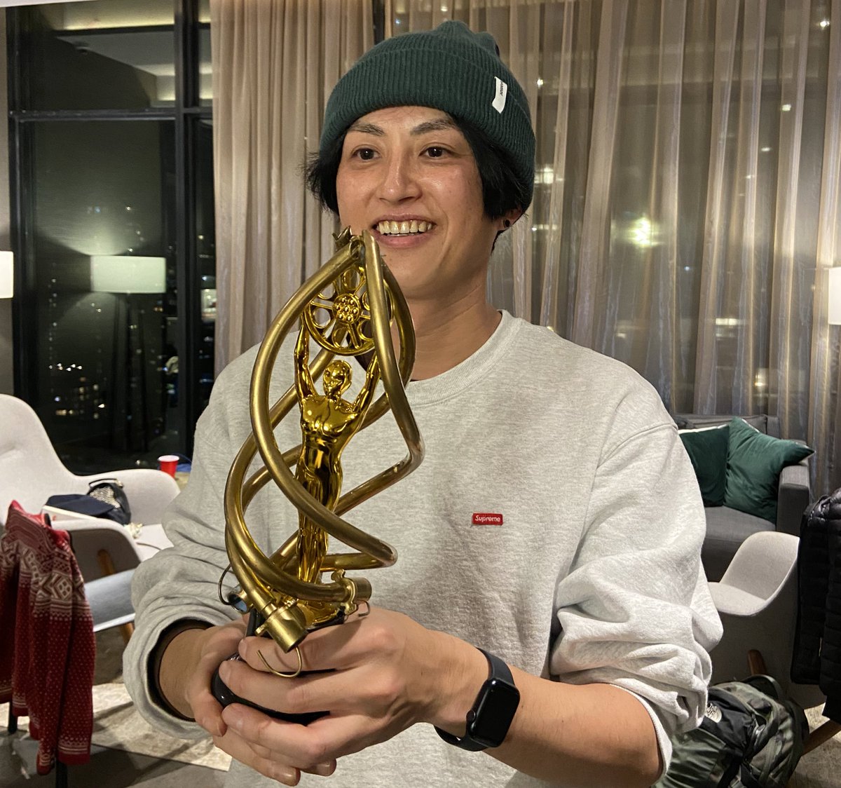 Kazu and his golden ETT trophy ! We will miss you so much! Lucky Japan 🇯🇵!